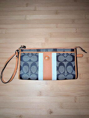 ☘️ Coach Signature Stripe Small Wristlet Clutch in Blue & Brown